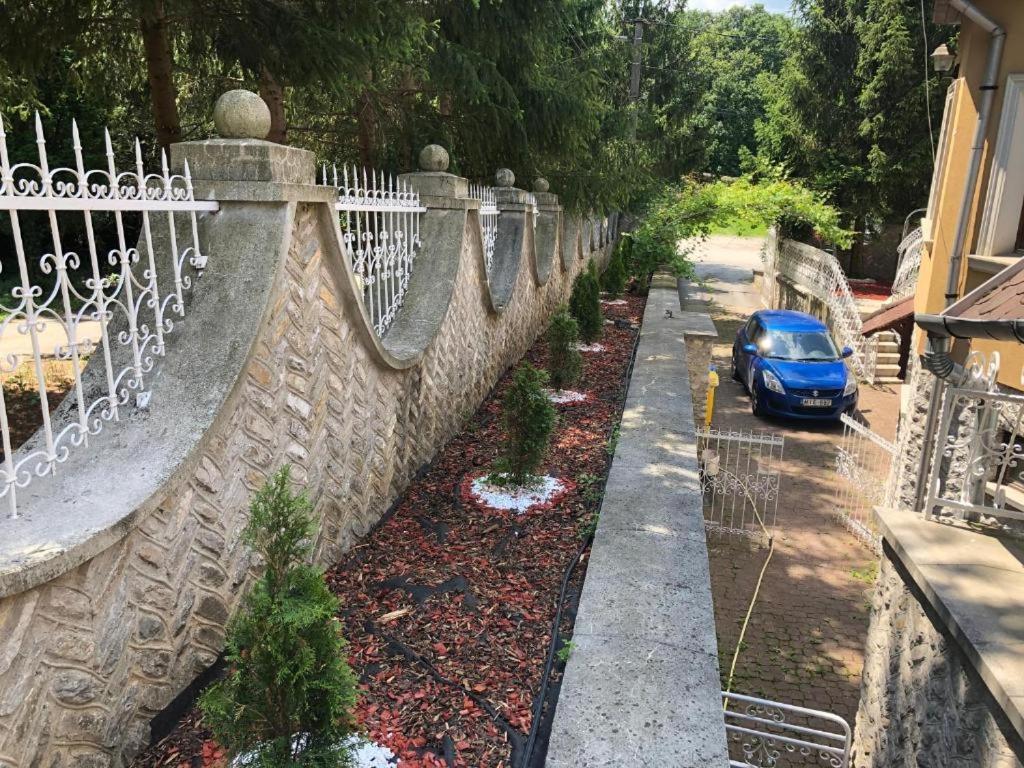 Brassoi Vendeghaz Hotel Mişcolţ Exterior foto