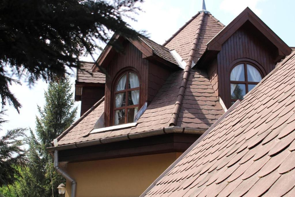 Brassoi Vendeghaz Hotel Mişcolţ Exterior foto
