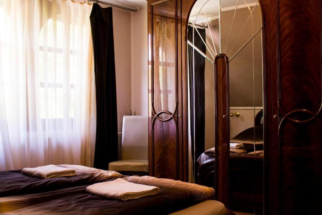 Brassoi Vendeghaz Hotel Mişcolţ Exterior foto